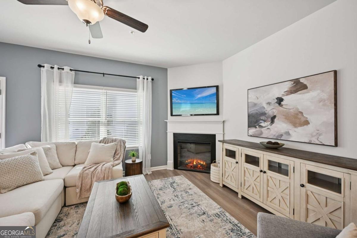 423 Lanier Circle Woodstock - 2