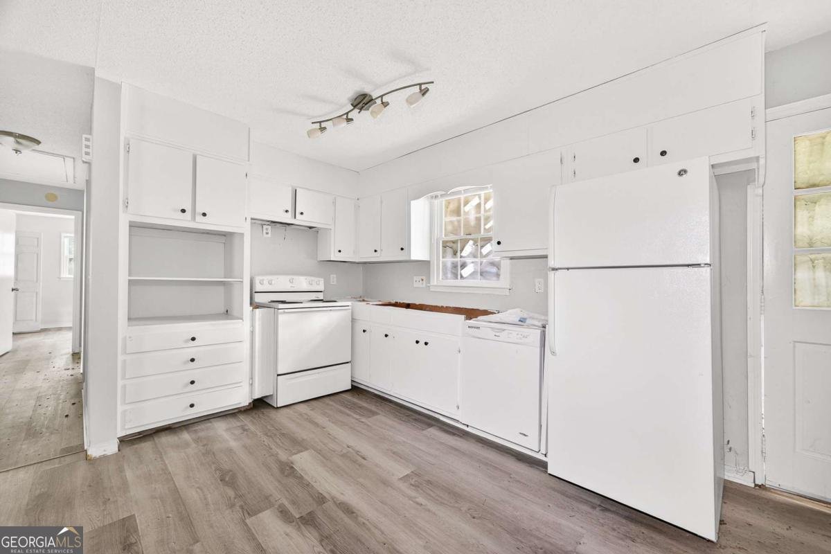 971 Canyon Trail Marietta - 3