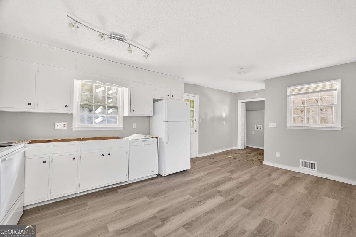 971 Canyon Trail Marietta - 4