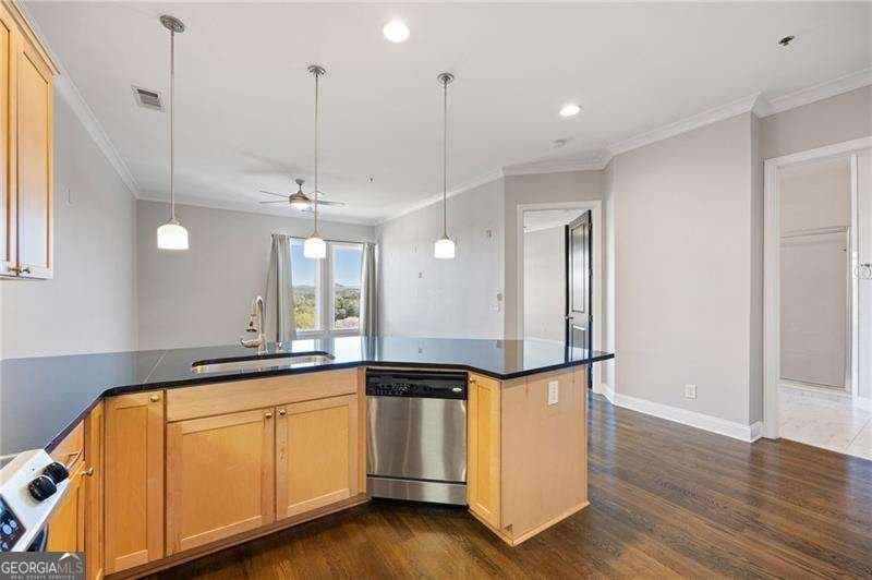 360 Chambers Street Woodstock - 10