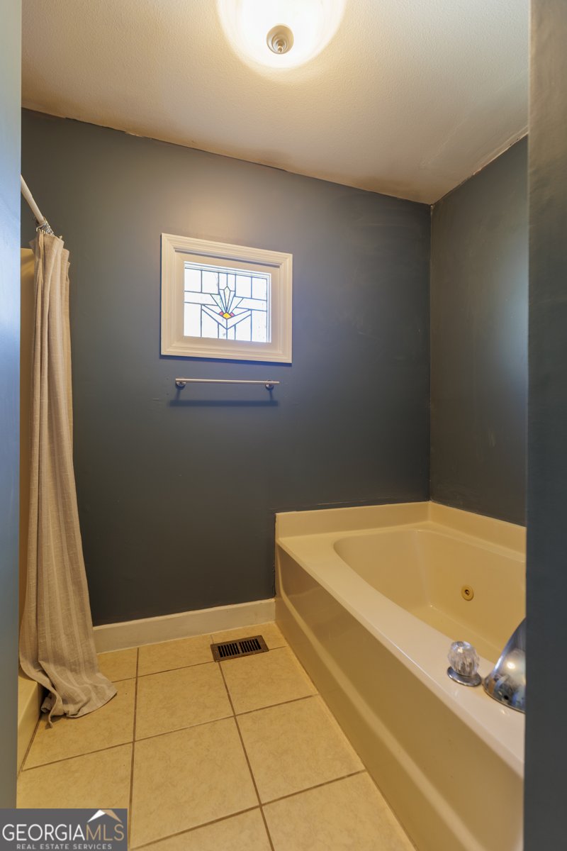 2303 Sherwood Drive Valdosta - 23