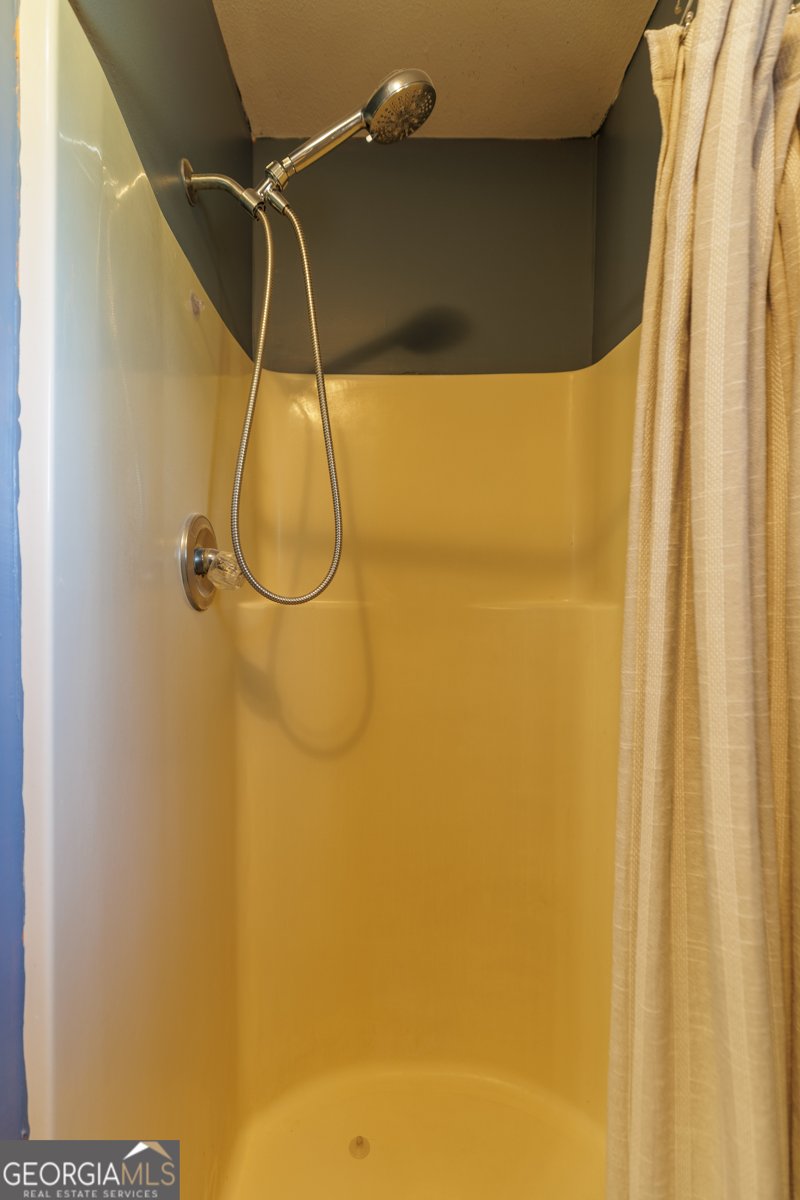 2303 Sherwood Drive Valdosta - 24