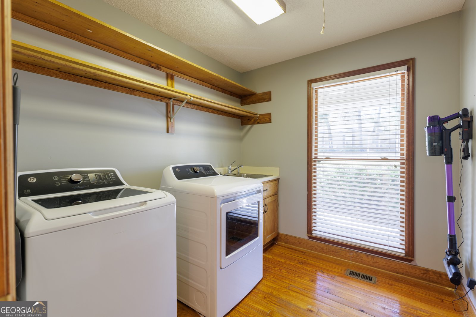 2303 Sherwood Drive Valdosta - 35