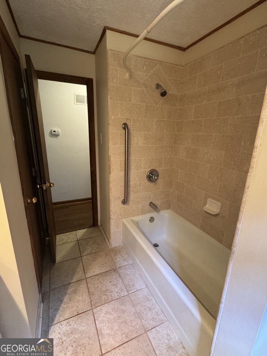 3827 Sherwood Drive Douglasville - 20