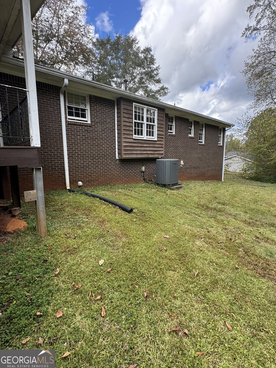 3827 Sherwood Drive Douglasville - 23