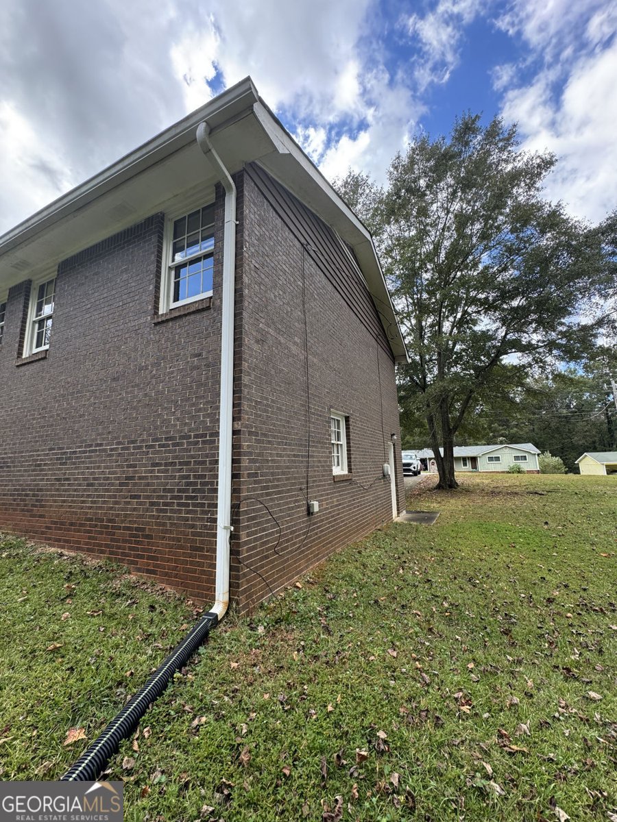 3827 Sherwood Drive Douglasville - 24