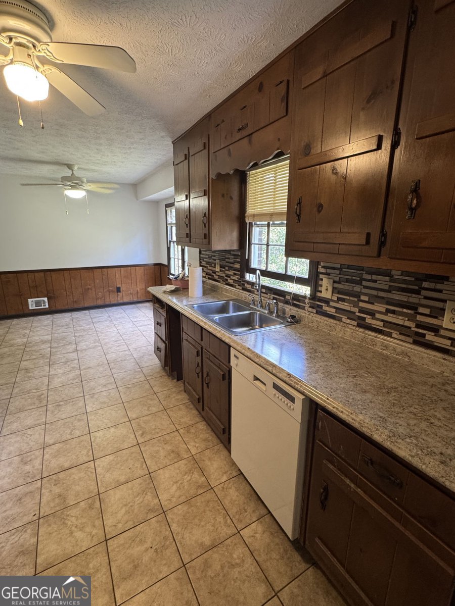 3827 Sherwood Drive Douglasville - 3