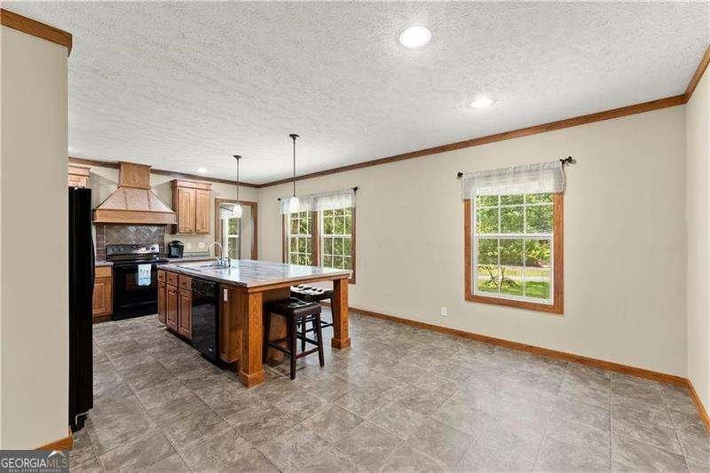 512 S Holly Springs Rd Woodstock - 1