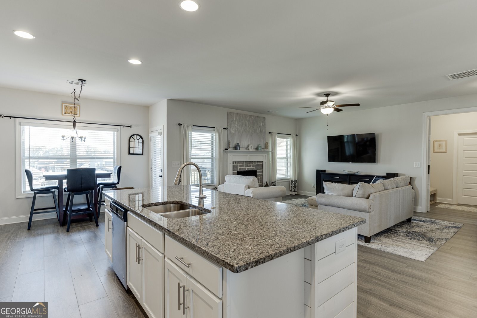 558 Calgary Downs Drive Winder - 13