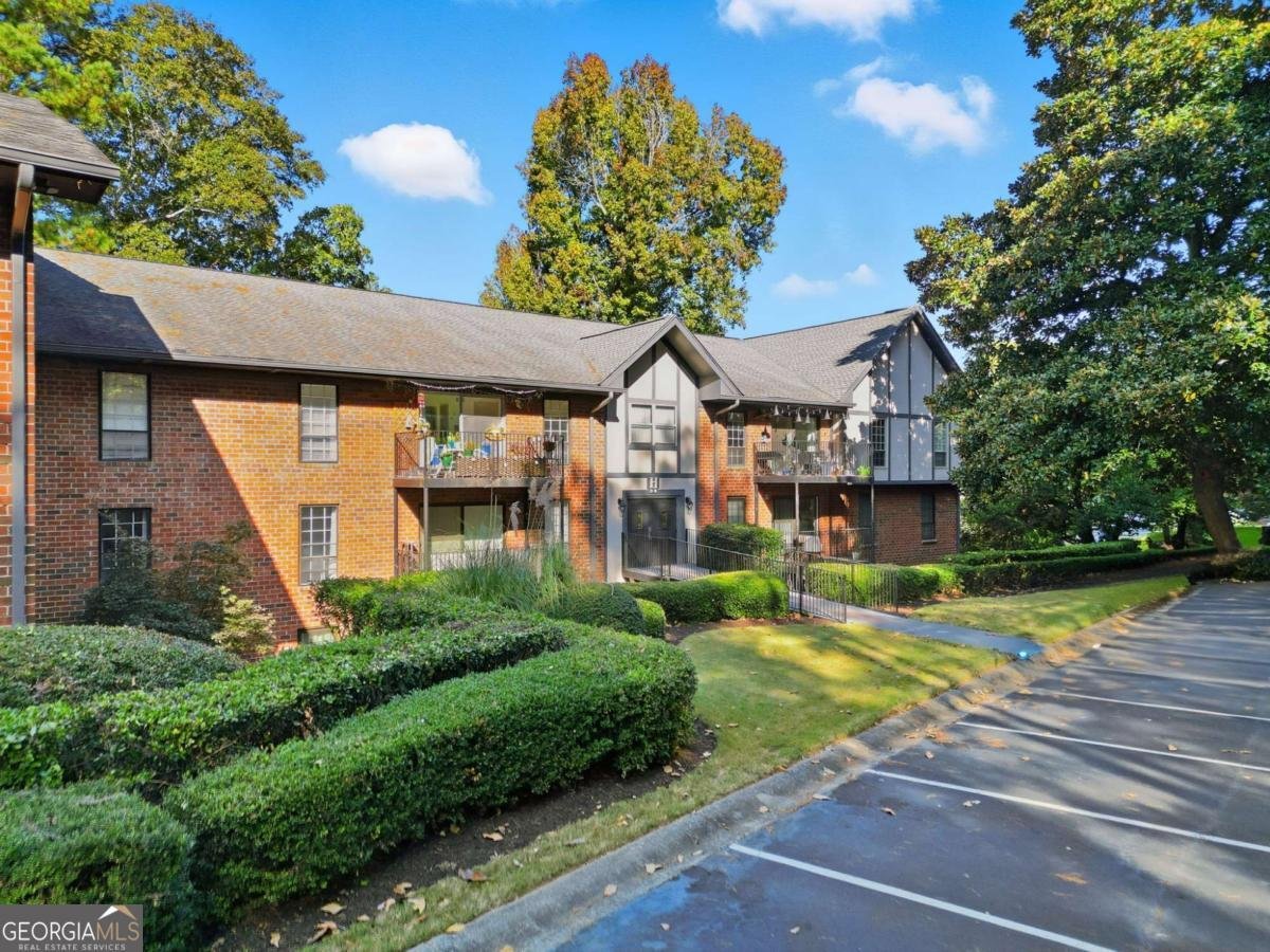 6851 Roswell Road Atlanta - 39