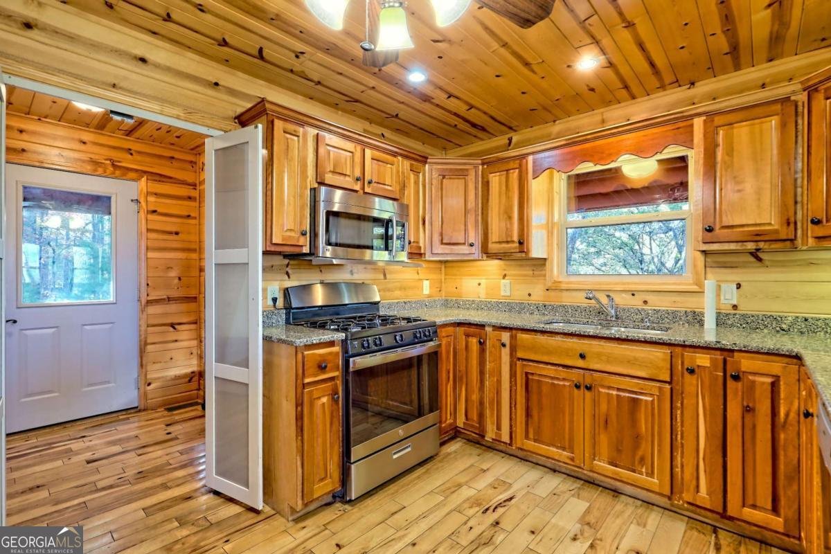 1929 Lakeview Summit Drive Young Harris - 16