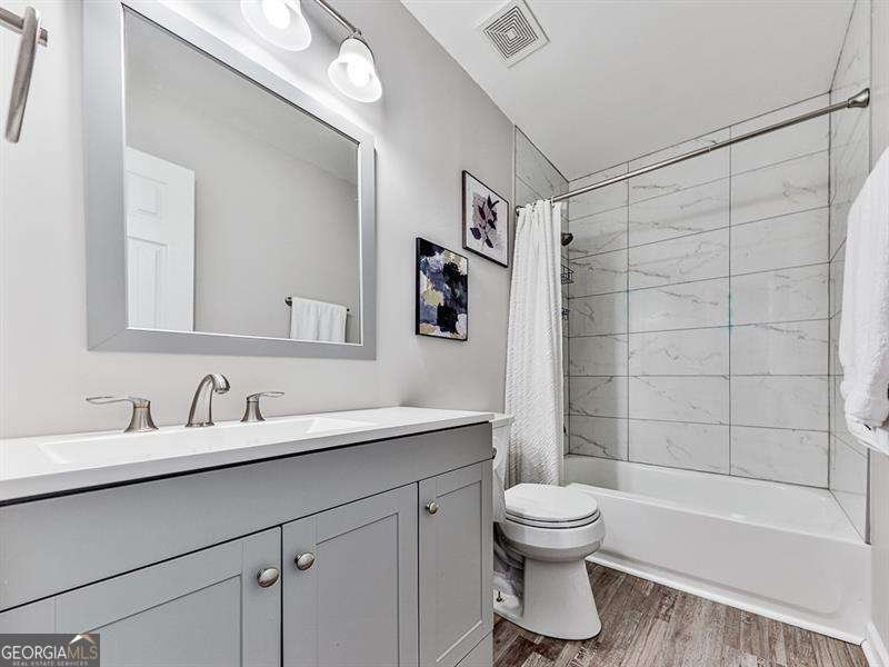 100 Broadlands Drive White - 12