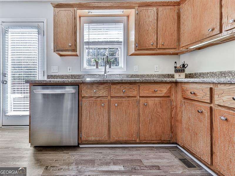 100 Broadlands Drive White - 9