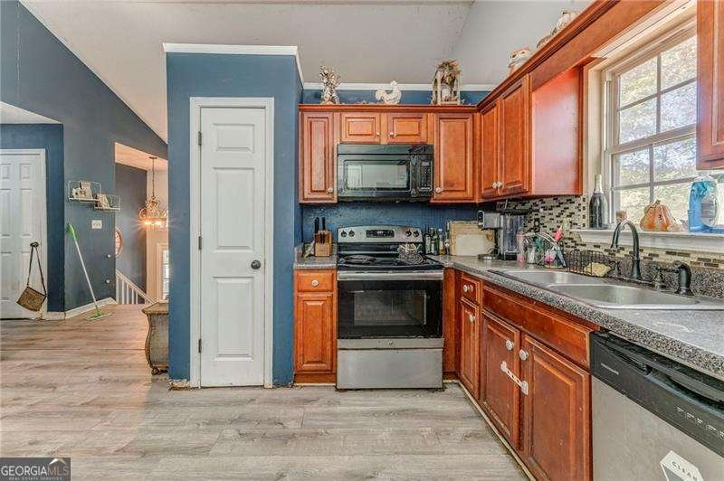 156 DOGWOOD GLEN Drive Aragon - 10