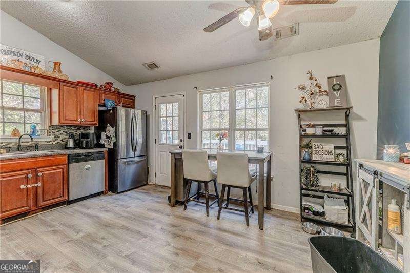 156 DOGWOOD GLEN Drive Aragon - 8