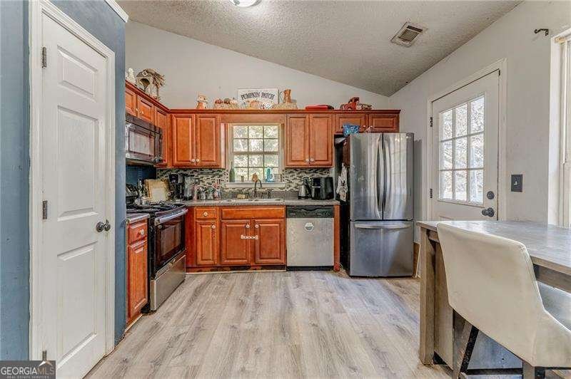 156 DOGWOOD GLEN Drive Aragon - 9