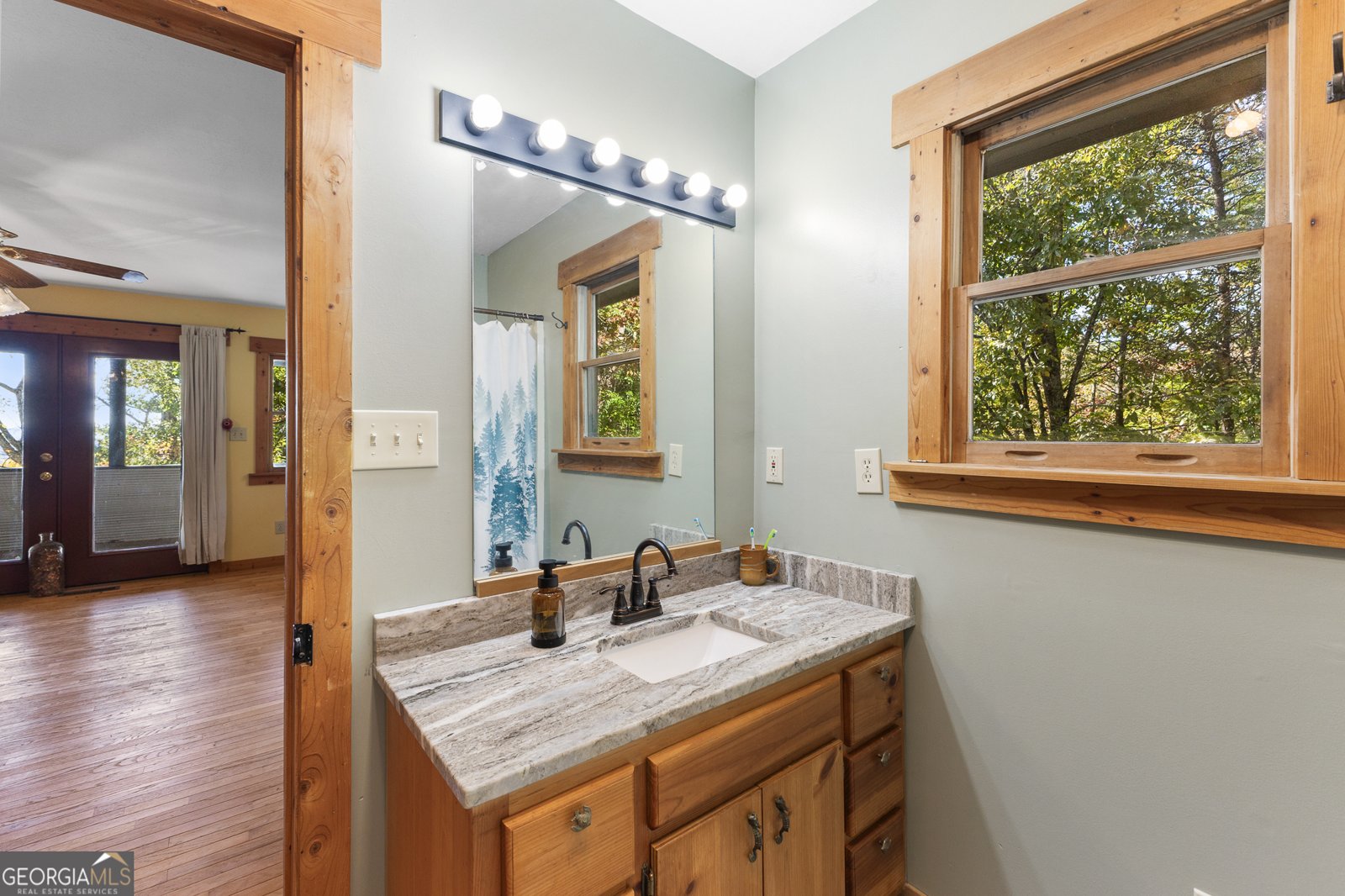 339 Cameron Road Cleveland - 24