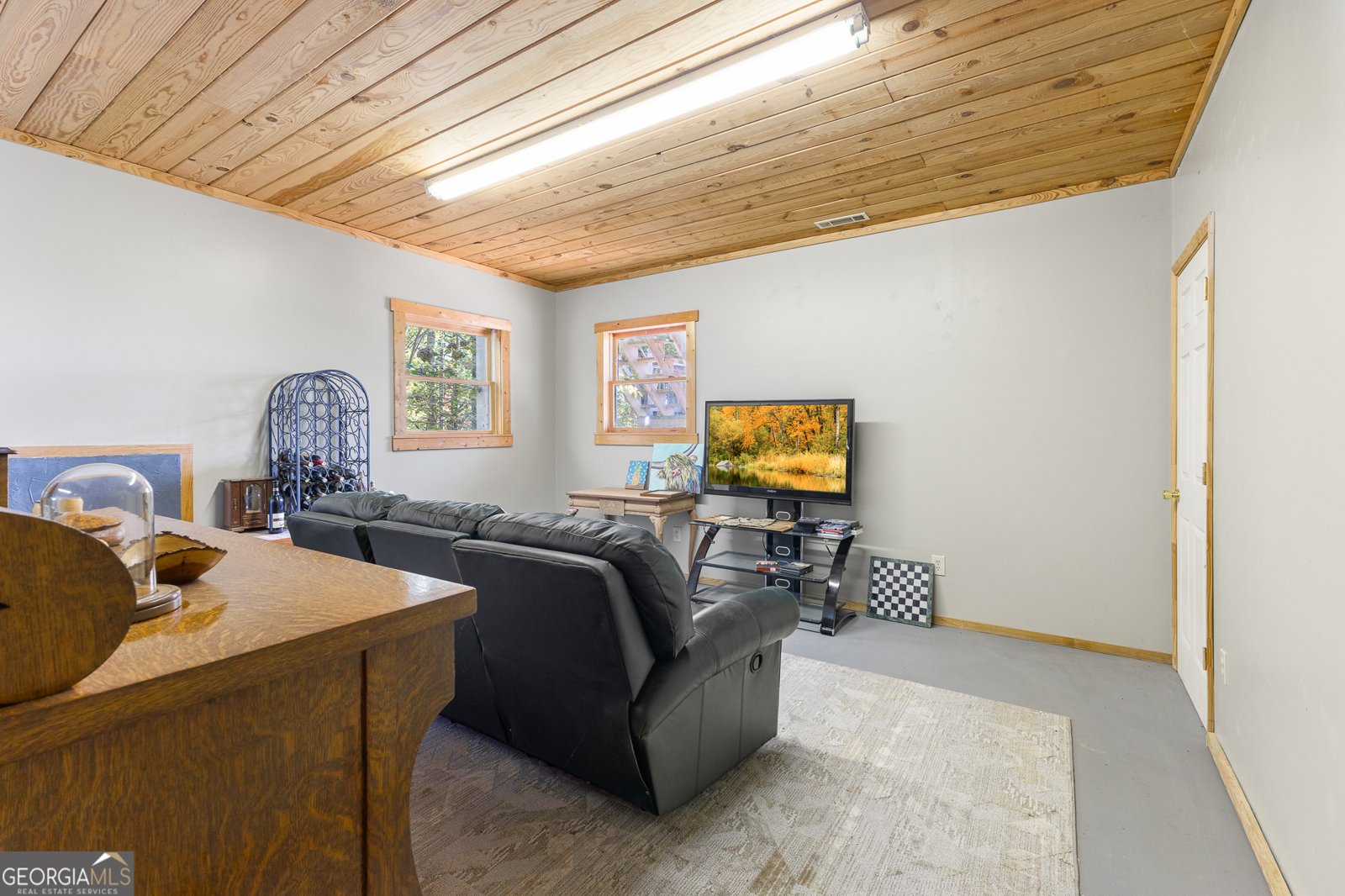 339 Cameron Road Cleveland - 33