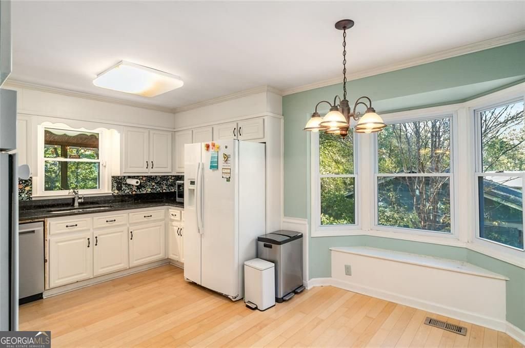 445 Bruce Way Lilburn - 11