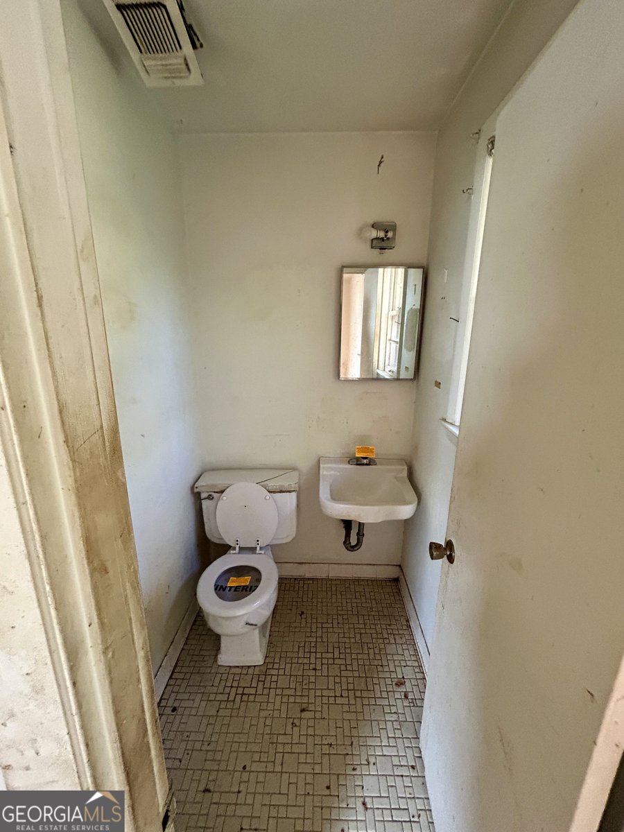 2443 Lambert Drive Macon - 16