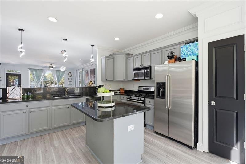 9931 MANCUNIAN Douglasville - 9