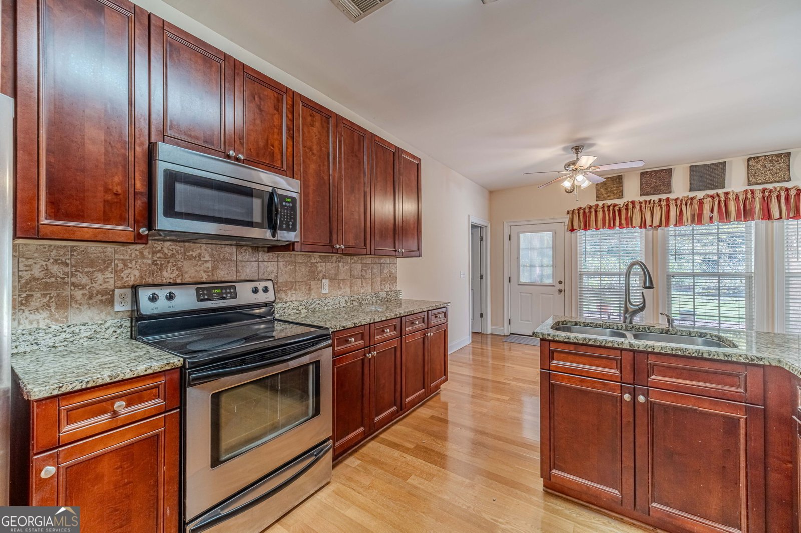 654 Huntington Trace Winder - 13