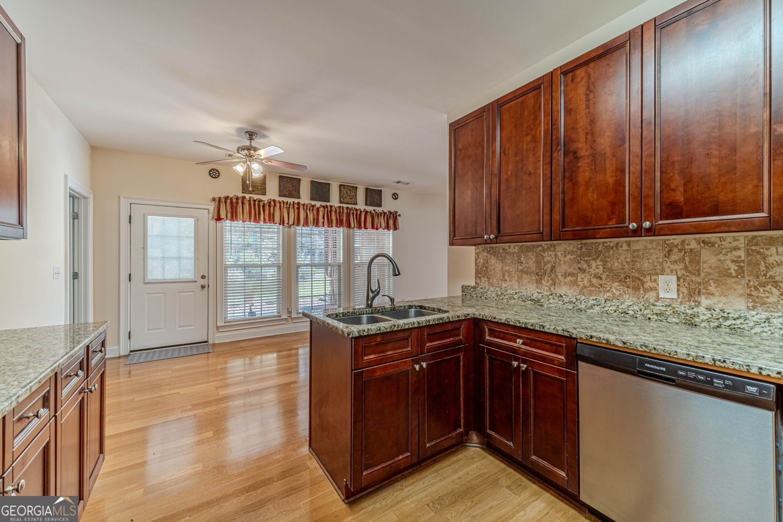 654 Huntington Trace Winder - 14