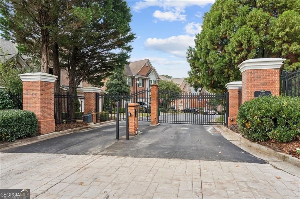 992 Wescott Lane Atlanta - 28