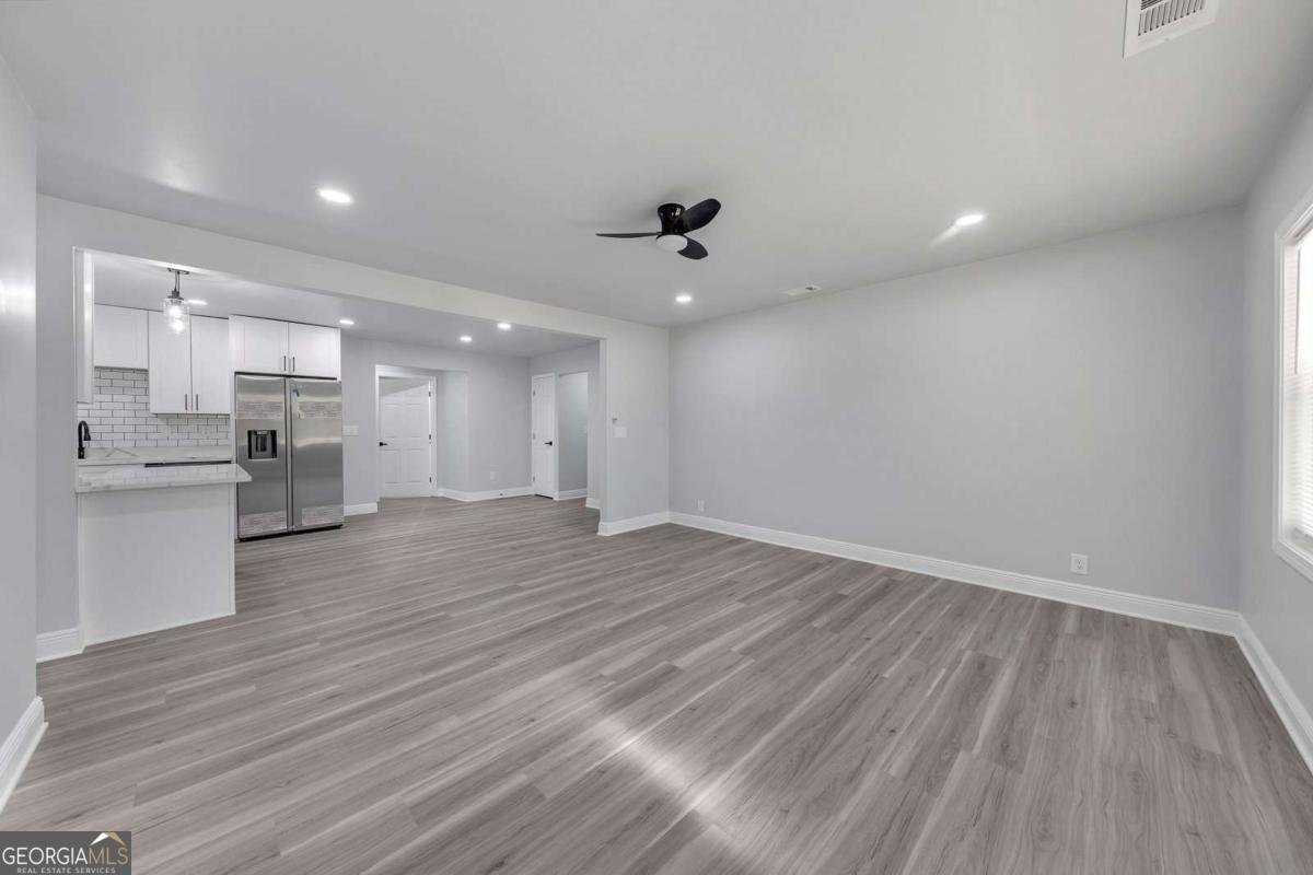 945 King Road Riverdale - 10