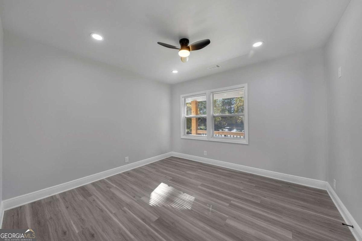 945 King Road Riverdale - 30