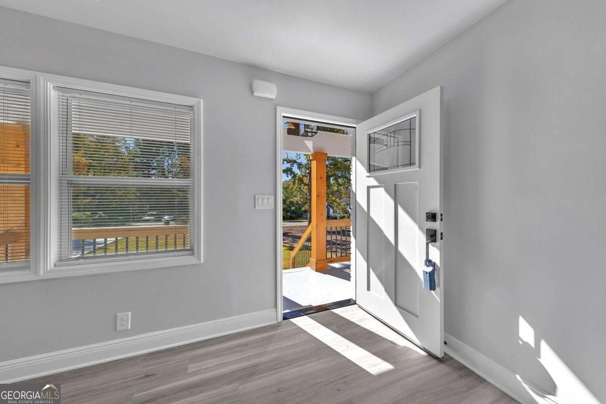 945 King Road Riverdale - 9