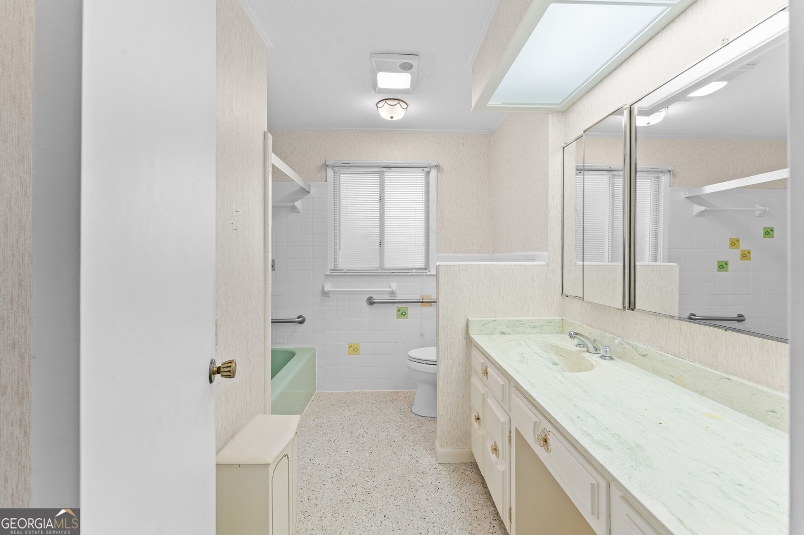 904 Ash Street Springfield - 73