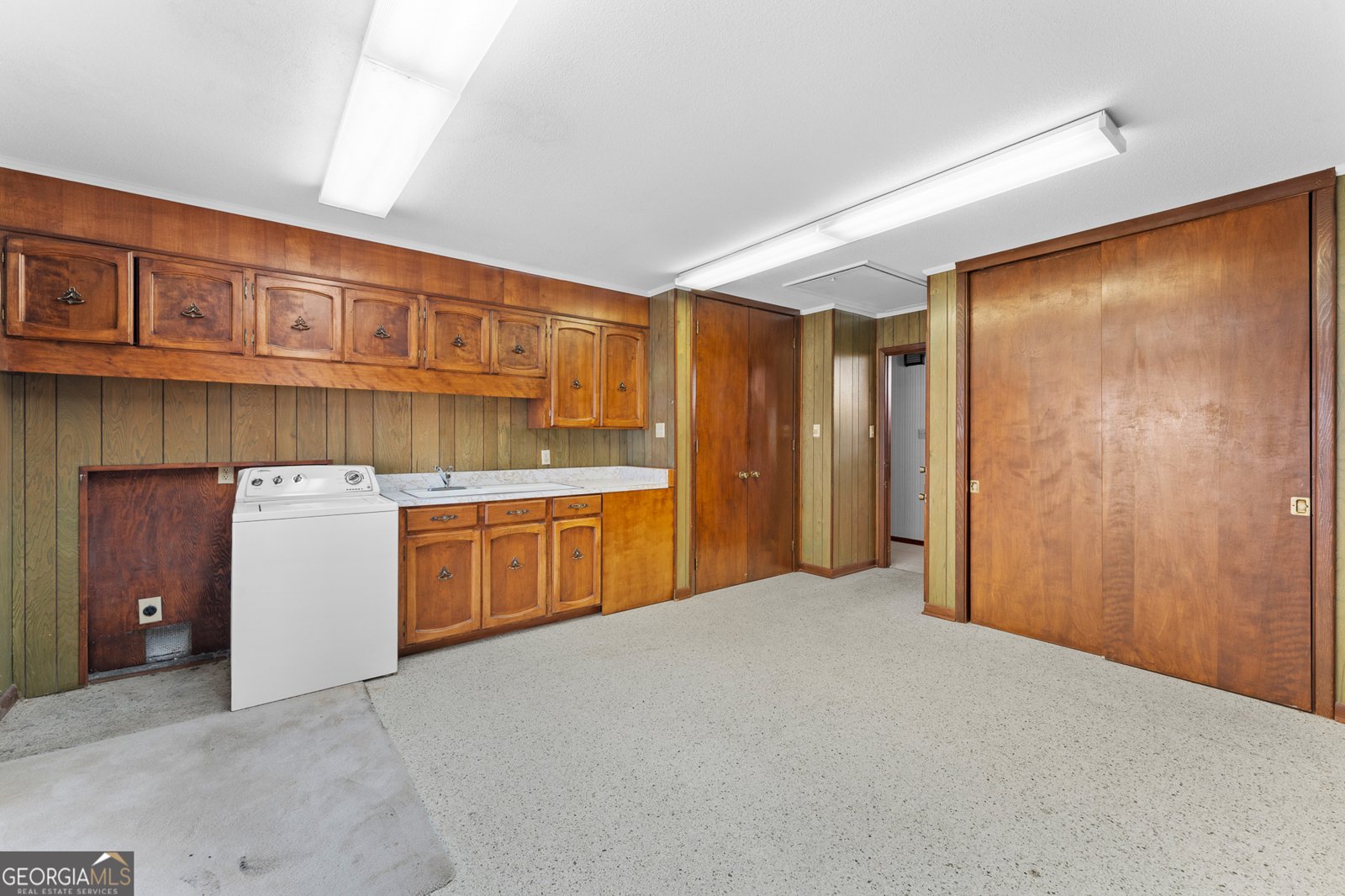 904 Ash Street Springfield - 75