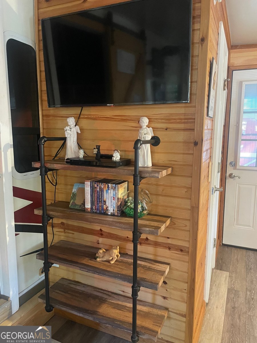 19 Yogi Bear Boulevard Cleveland - 40