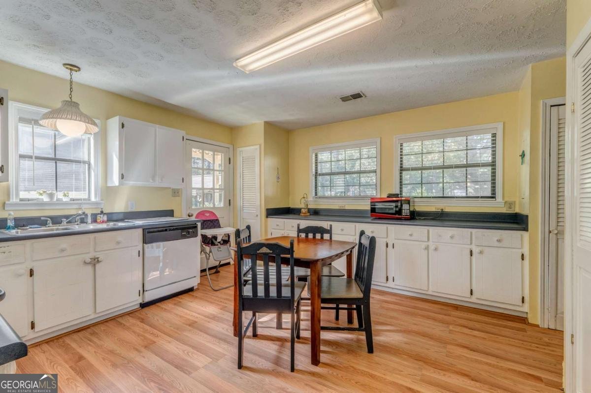 1424 Harmony Road Silver Creek - 10