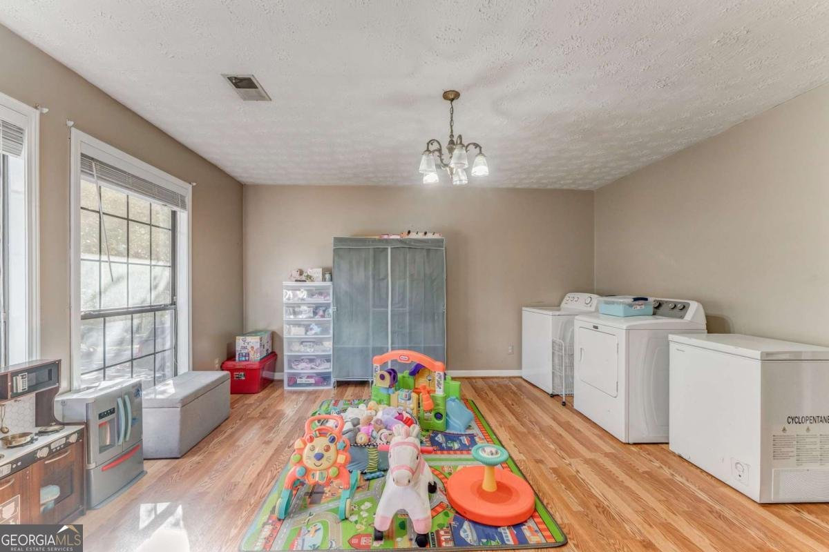 1424 Harmony Road Silver Creek - 18