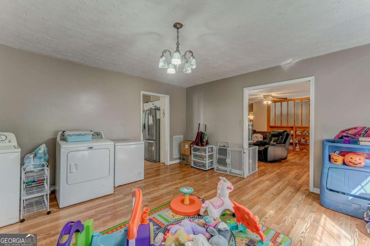 1424 Harmony Road Silver Creek - 19