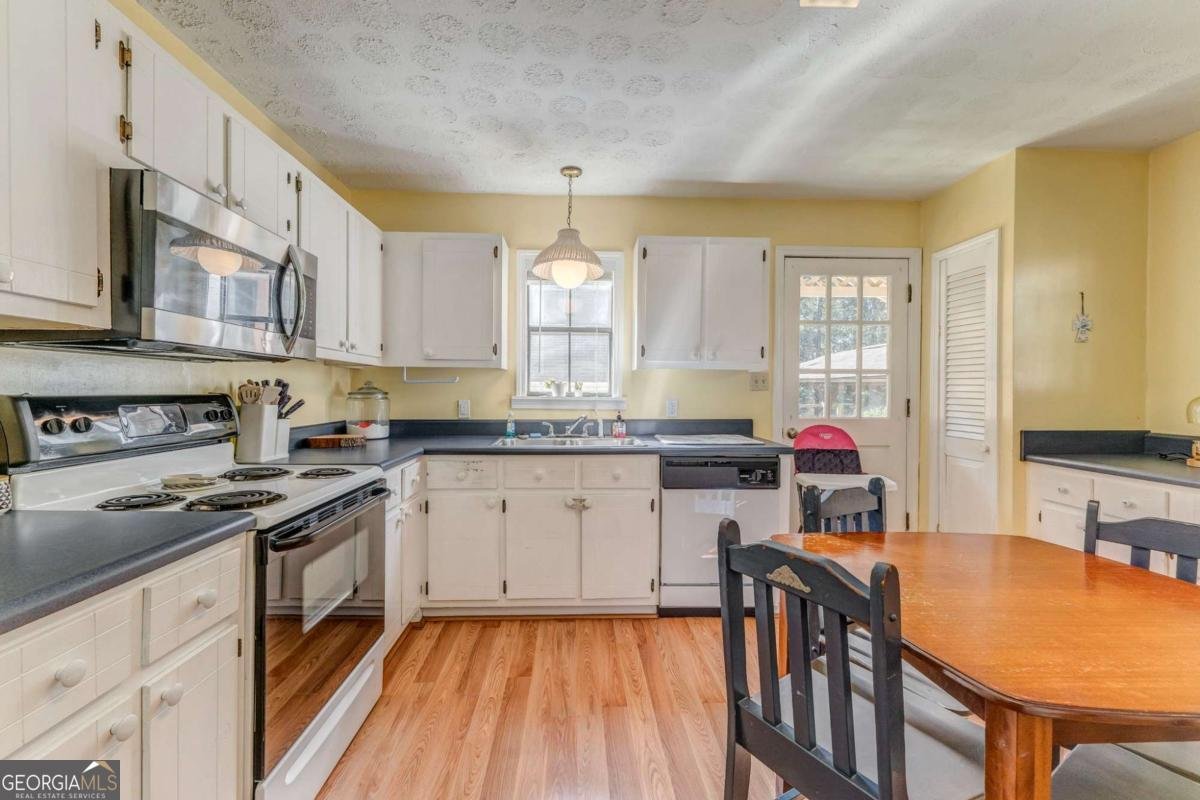 1424 Harmony Road Silver Creek - 8