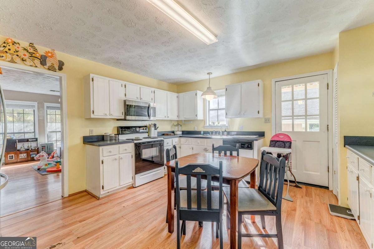 1424 Harmony Road Silver Creek - 9