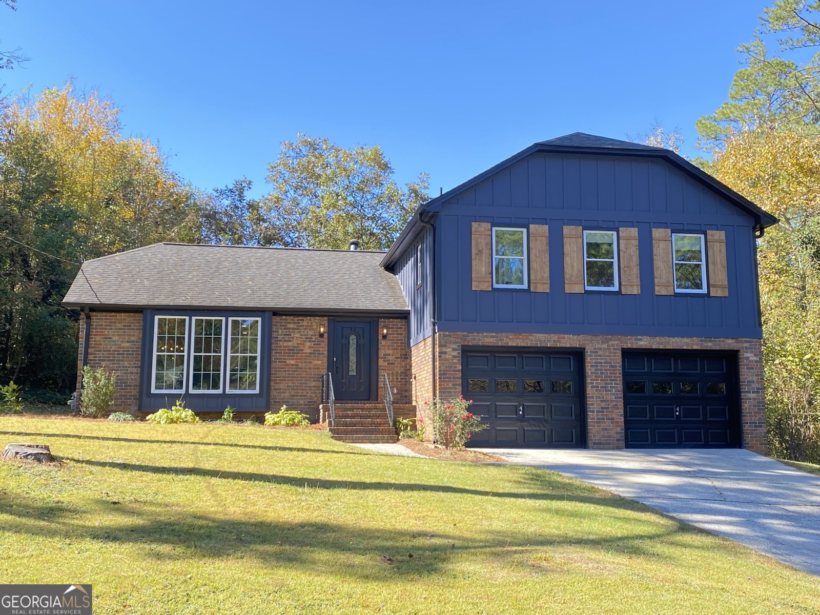 323 West Claiborne Court Marietta - main photo