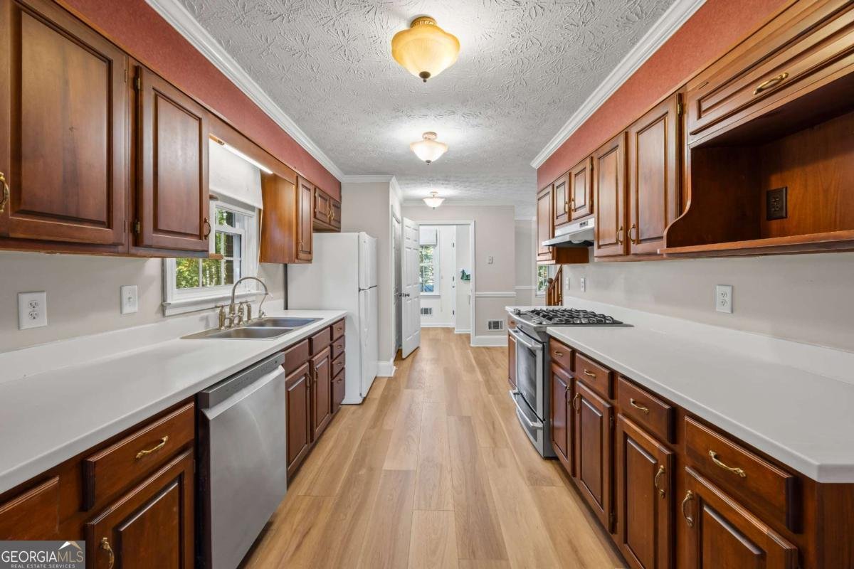 1970 Sturbridge Lane Buford - 34