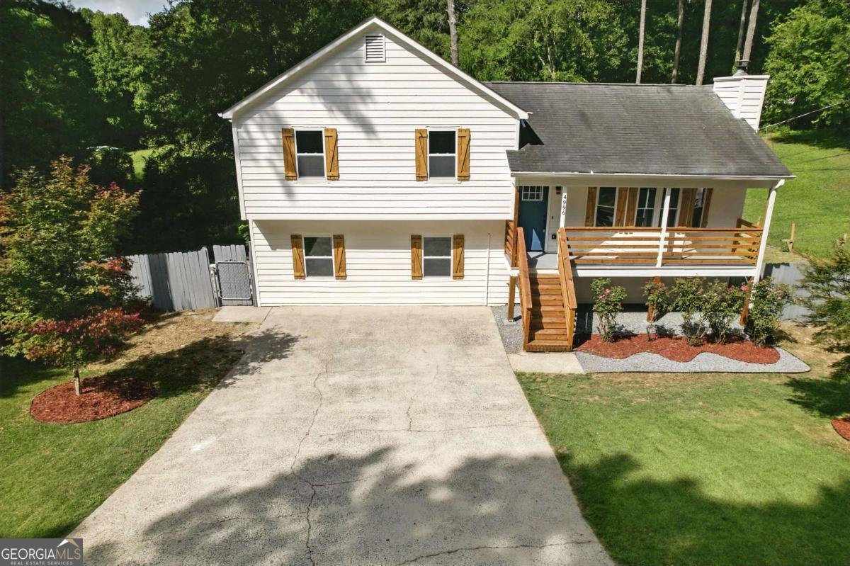 4996 Hunters Cove Drive Acworth - 1