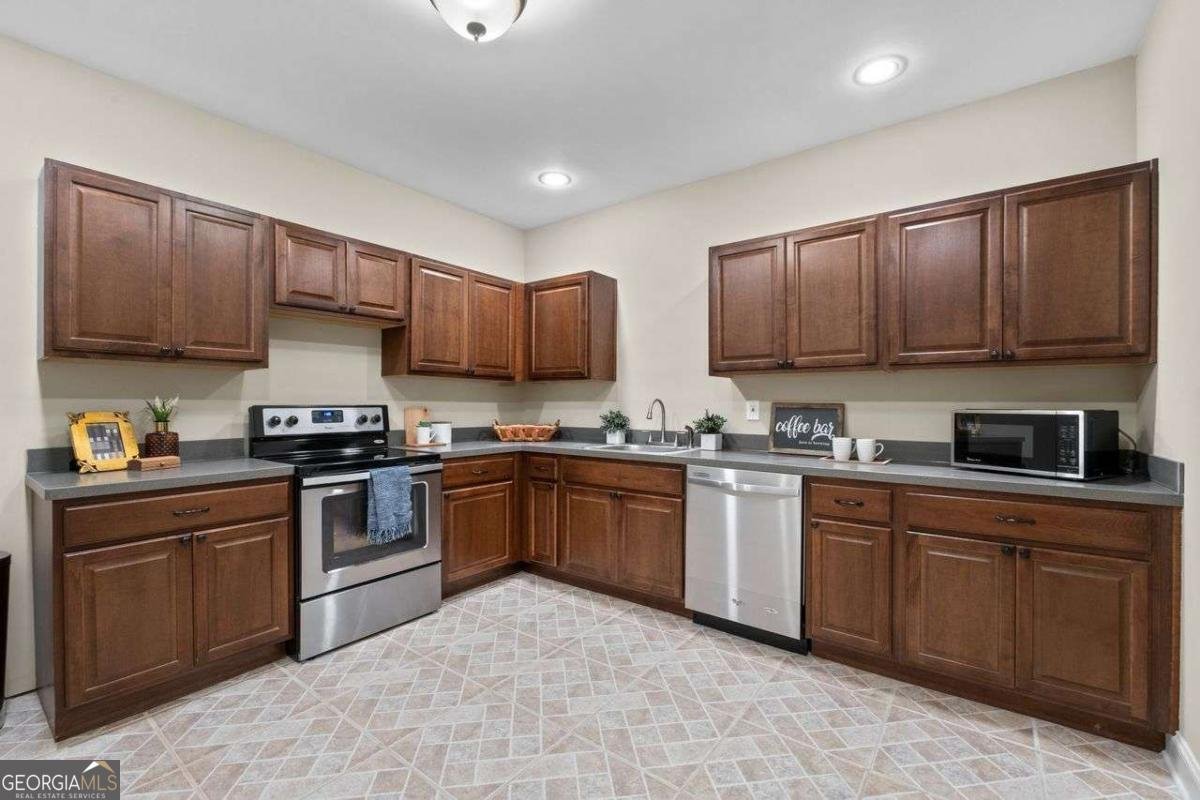 1114 BLUE WATER Court Buford - 54