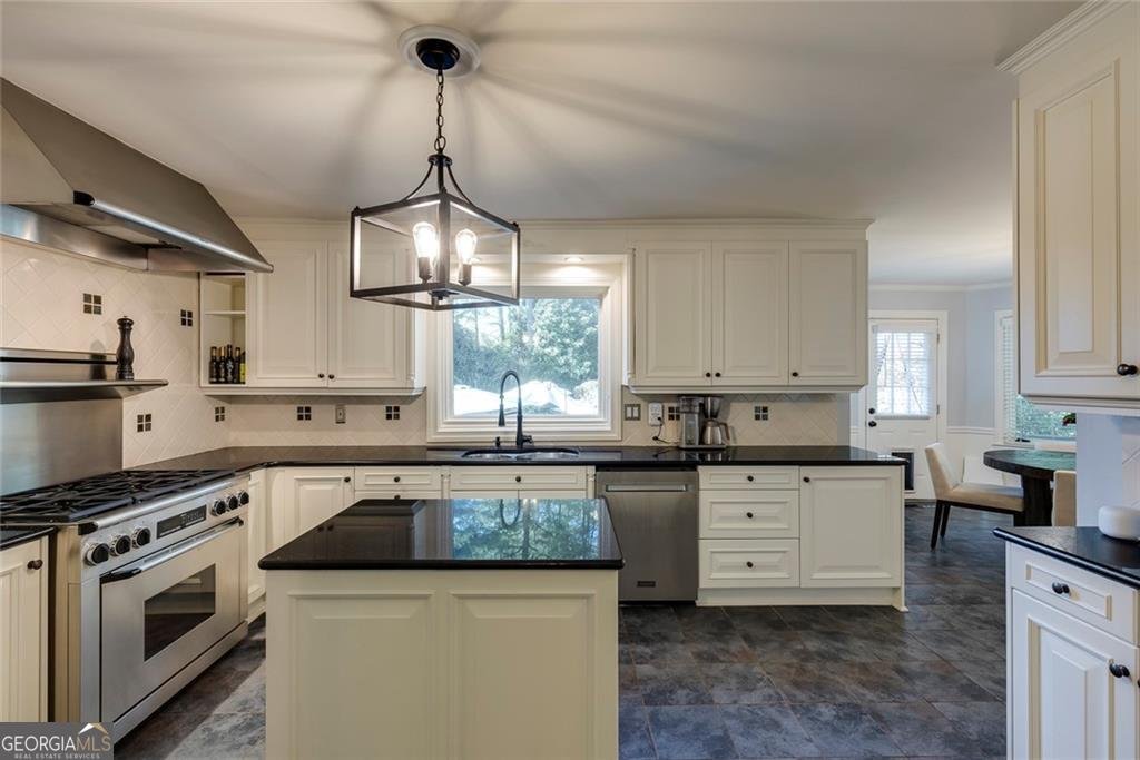 7590 Chaparral Drive Sandy Springs - 10