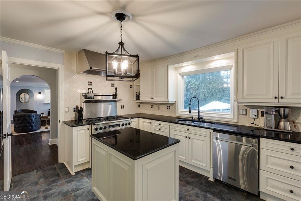 7590 Chaparral Drive Sandy Springs - 11