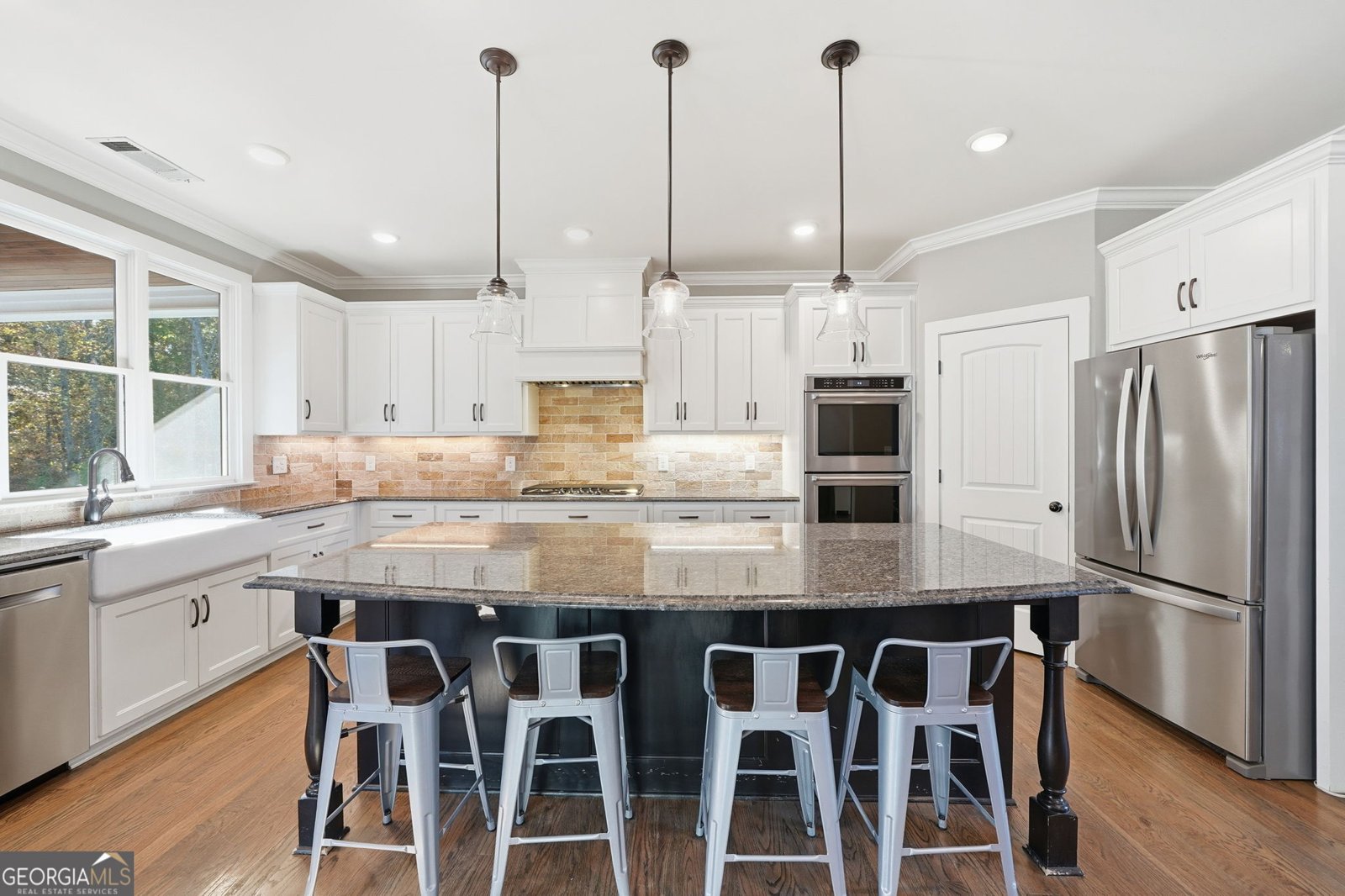 220 Wilshire Terrace White - 10