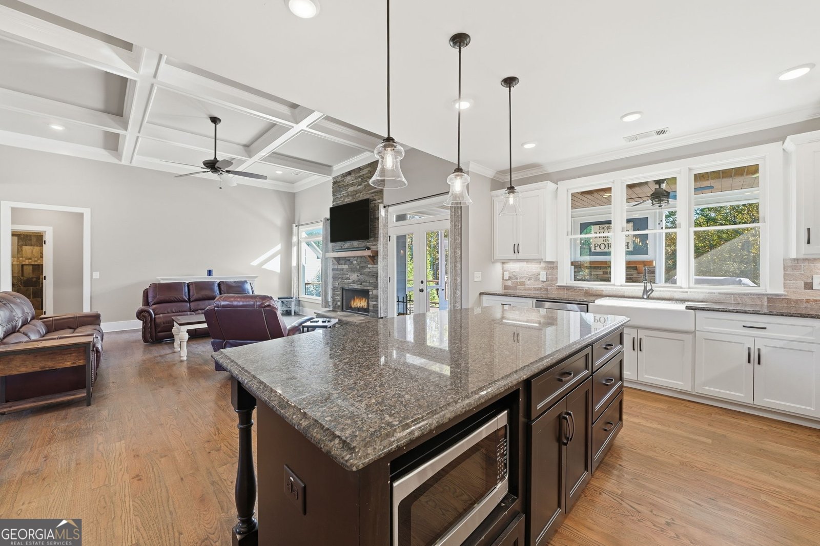 220 Wilshire Terrace White - 11