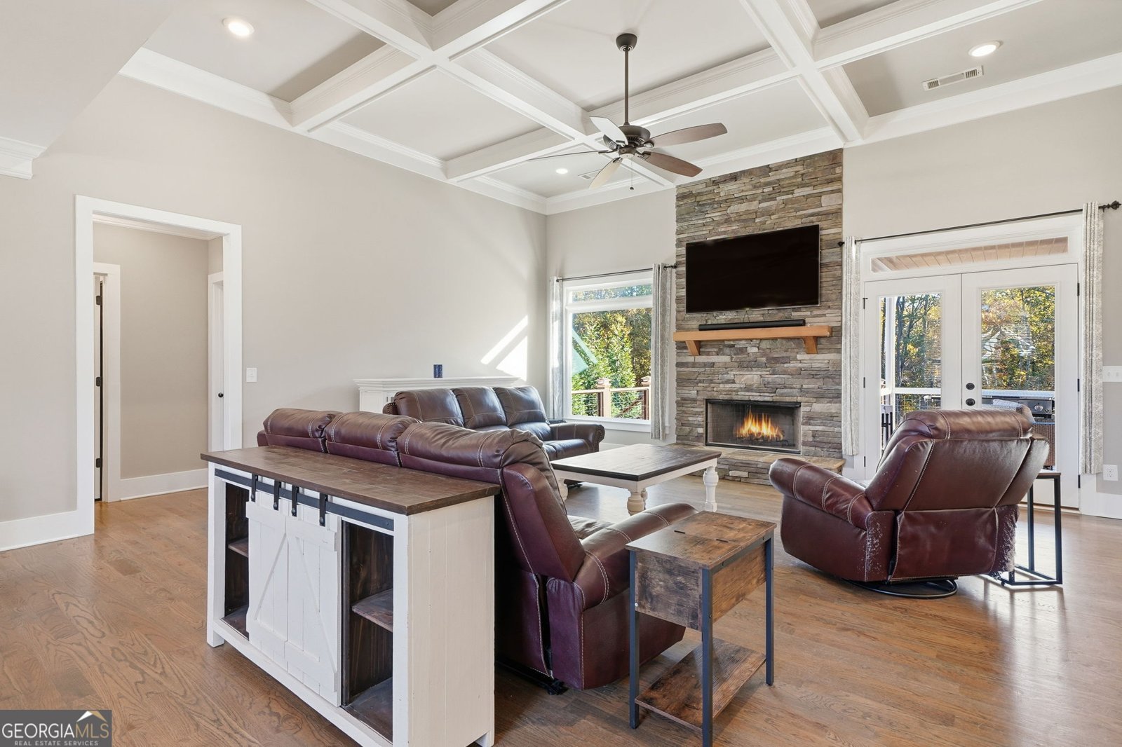 220 Wilshire Terrace White - 13