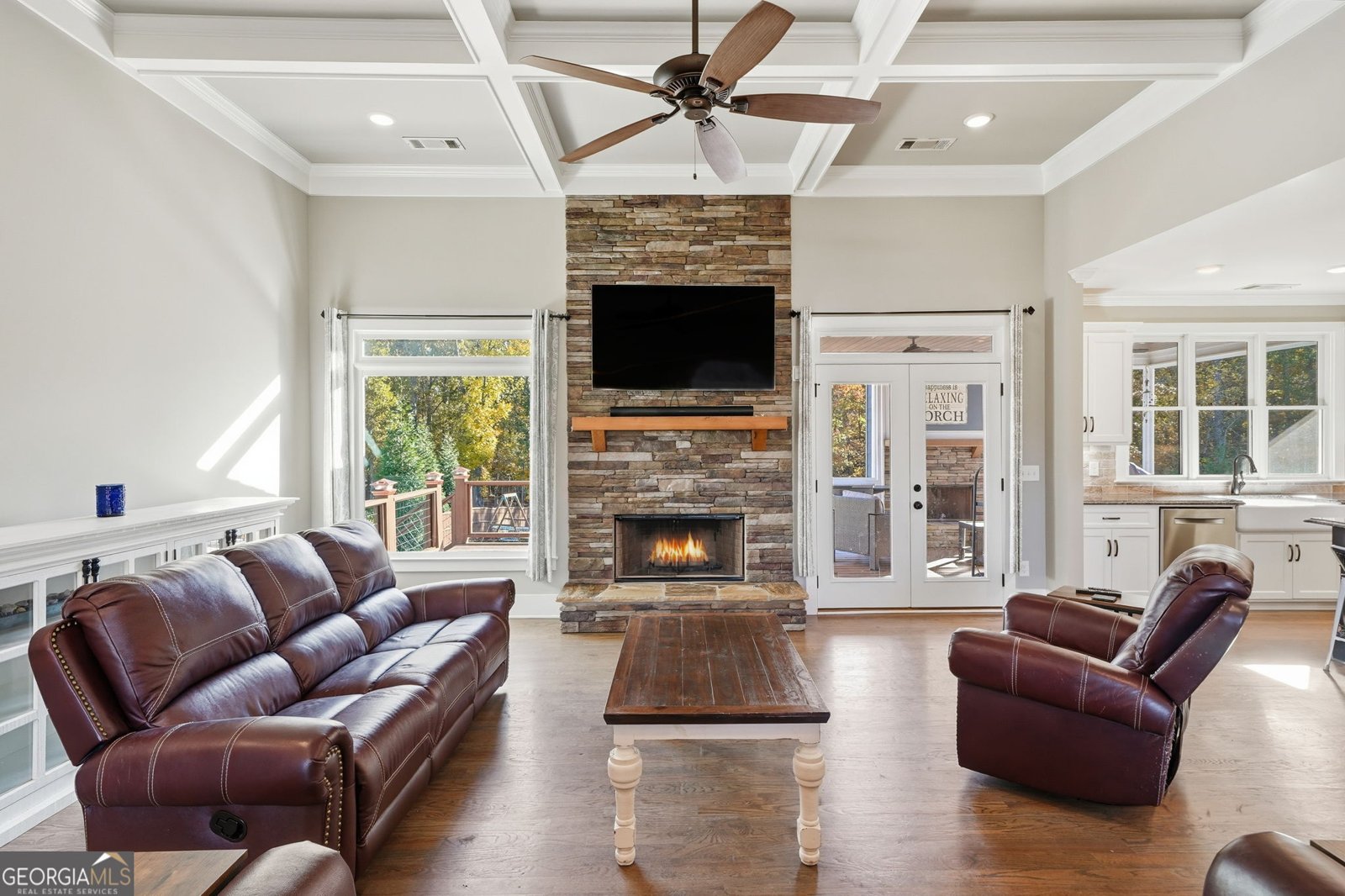 220 Wilshire Terrace White - 14