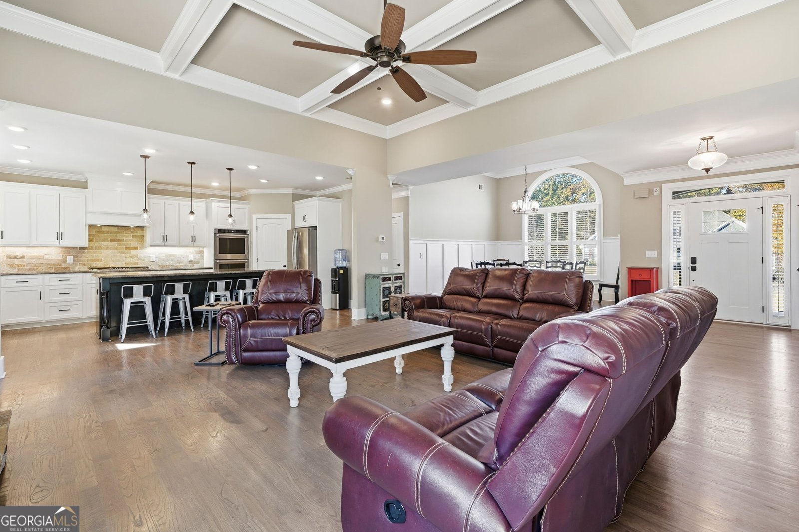 220 Wilshire Terrace White - 15